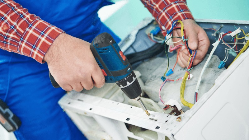Bayraklı Eminçelik Eminçelik çamaşır makinesi kart tamiri – Su almama arızası orijinal parça ile giderildi. - Teknik servis örneği